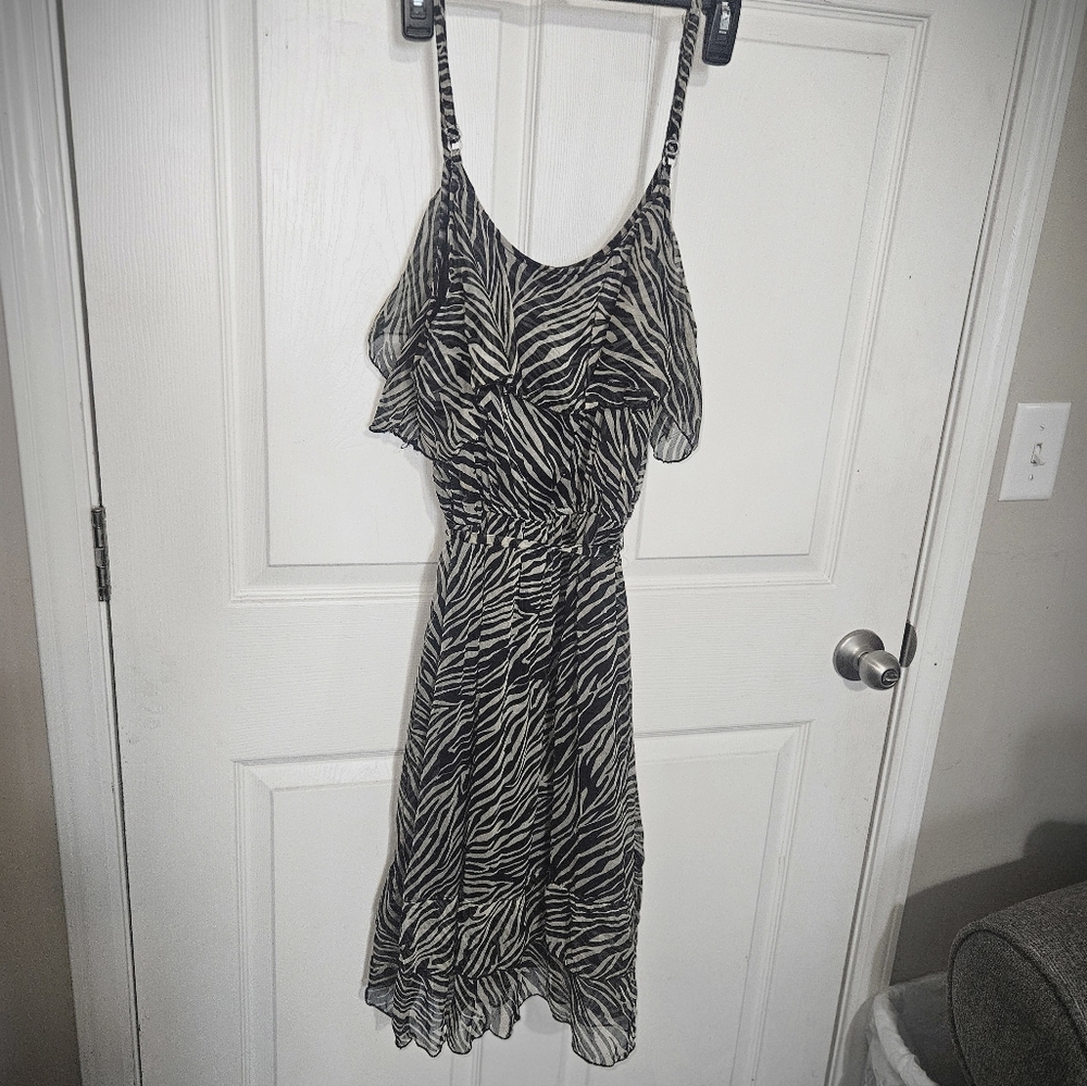 Dress - Picture 2 of 2